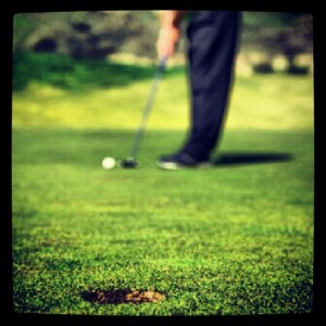 jugador golf pateando swing practica putter jugador golf pateando swing practica putter